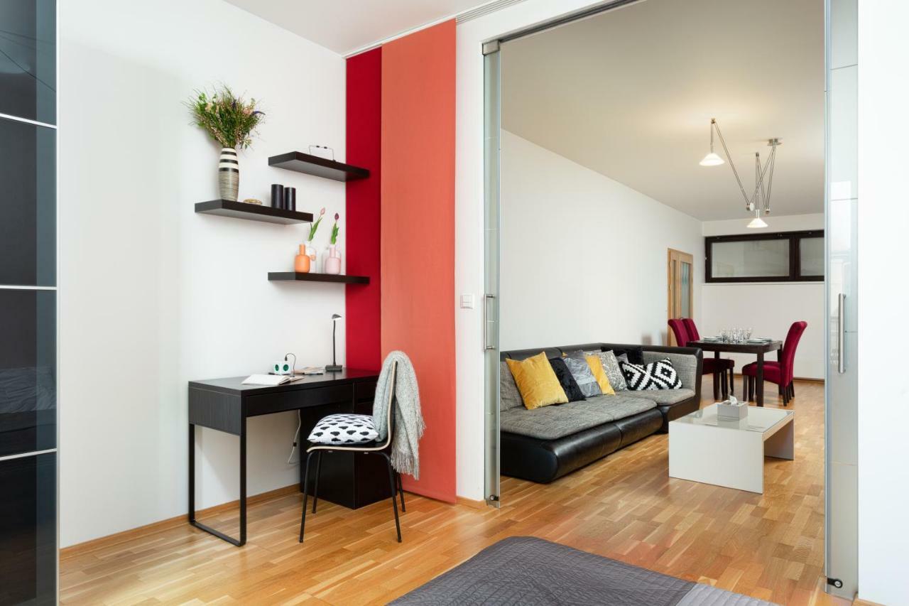 Prague Days - Family 2Bdr Apt - Garage Parking - Balcony Exteriör bild